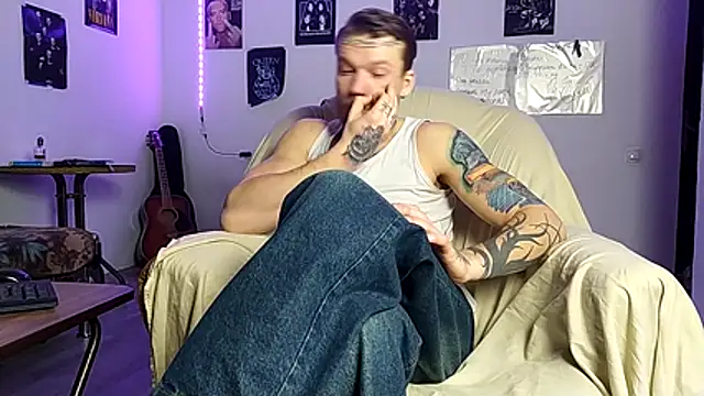 Huntall77 online show from 02/03/26, 06:46