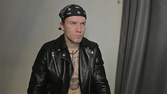 Huntall77 online show from 11/17/25, 04:33