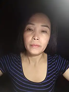 Feeling-hot online show from 11/12/25, 01:04