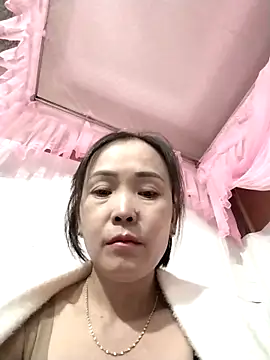 Feeling-hot online show from 11/27/25, 08:04