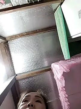 Feeling-hot online show from 12/15/25, 08:25