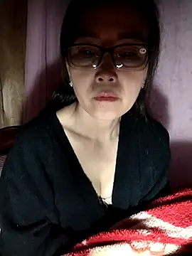 Feeling-hot online show from 11/18/25, 06:33