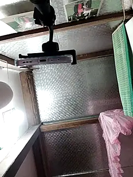 Feeling-hot online show from 12/17/25, 08:52