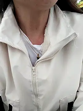 Feeling-hot online show from 03/07/26, 09:37