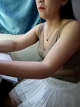 Feeling-hot online show from 05/09/26, 03:32