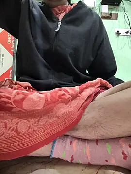 Snapshot of Geeta-143 chatting on 11/15/25, 02:32 Geeta-143 online show from 11/15/25, 02:32