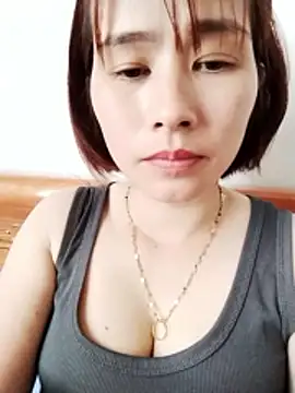 Swan-white123 online show from 12/18/25, 06:29