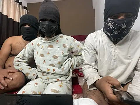 avnikaur online show from 11/29/25, 08:03