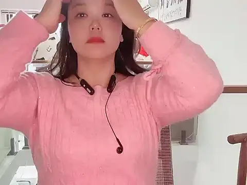 Snapshot of Lydia-Wei chatting on 11/13/25, 07:12 Lydia-Wei online show from 11/13/25, 07:12