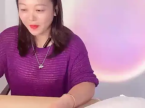 Snapshot of Lydia-Wei chatting on 11/15/25, 03:32 Lydia-Wei online show from 11/15/25, 03:32