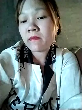 Snapshot of m-mbae chatting on 11/30/25, 01:28 m-mbae online show from 11/30/25, 01:28