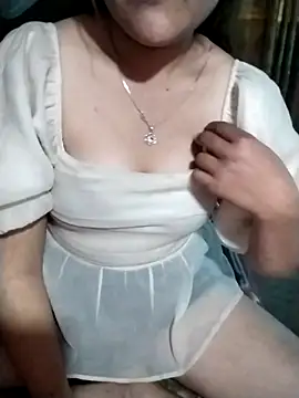 Snapshot of m-mbae chatting on 12/04/25, 07:18 m-mbae online show from 12/04/25, 07:18