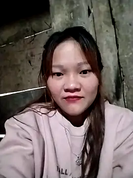 Snapshot of m-mbae chatting on 11/21/25, 12:42 m-mbae online show from 11/21/25, 12:42