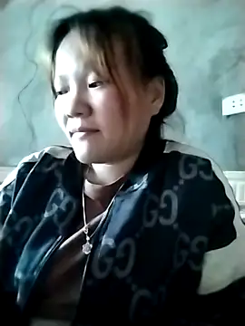 Snapshot of m-mbae chatting on 11/22/25, 08:02 m-mbae online show from 11/22/25, 08:02