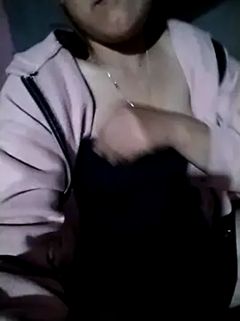 Snapshot of m-mbae chatting on 11/25/25, 10:48 m-mbae online show from 11/25/25, 10:48