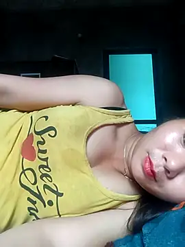 Snapshot of vangkt-cute chatting on 04/09/26, 03:19 vangkt-cute online show from 04/09/26, 03:19