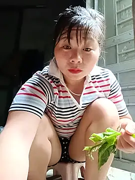 Snapshot of vangkt-cute chatting on 05/18/26, 04:07 vangkt-cute online show from 05/18/26, 04:07