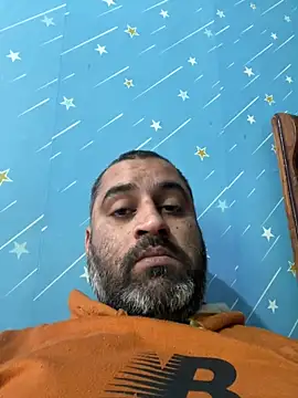 Snapshot of arjunforyou4 chatting on 12/17/25, 06:18 arjunforyou4 online show from 12/17/25, 06:18