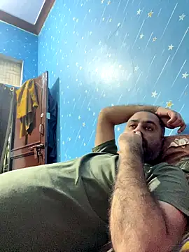 Snapshot of arjunforyou4 chatting on 12/14/25, 03:28 arjunforyou4 online show from 12/14/25, 03:28