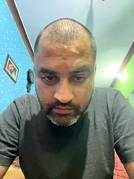 Snapshot of arjunforyou4 chatting on 11/26/25, 03:06 arjunforyou4 online show from 11/26/25, 03:06