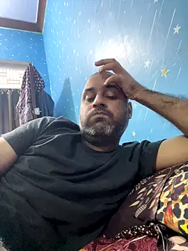 Snapshot of arjunforyou4 chatting on 11/25/25, 11:32 arjunforyou4 online show from 11/25/25, 11:32