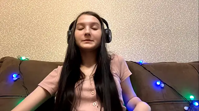 AurorAurora online show from 12/19/25, 08:38