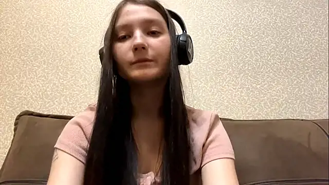 Snapshot of AurorAurora chatting on 11/14/25, 08:29 AurorAurora online show from 11/14/25, 08:29