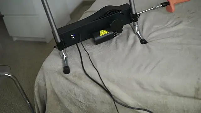 AprilHadid online show from 05/11/26, 06:49