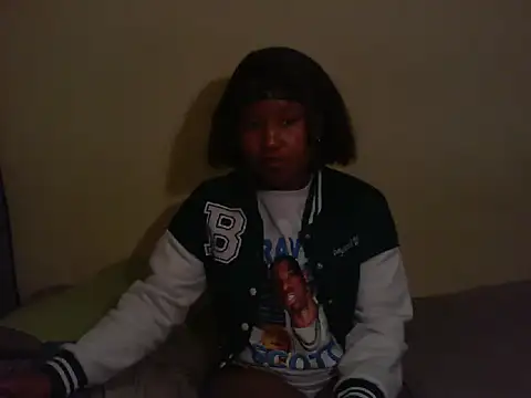 Snapshot of Diva-girl chatting on 11/17/25, 07:23 Diva-girl online show from 11/17/25, 07:23