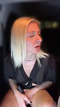 Snapshot of HOTLadyluna chatting on 05/23/26, 11:37 HOTLadyluna online show from 05/23/26, 11:37