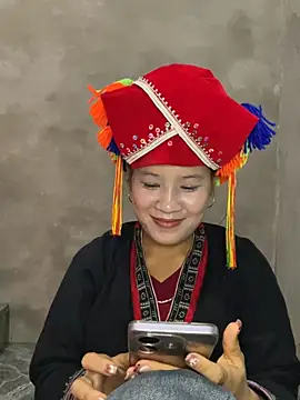 Snapshot of -Huong-99 chatting on 02/17/26, 02:42 -Huong-99 online show from 02/17/26, 02:42