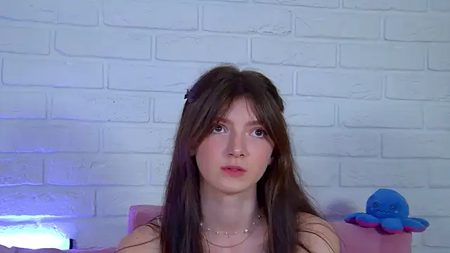 Snapshot of SophiaProve chatting on 06/18/26, 04:12 SophiaProve online show from 06/18/26, 04:12