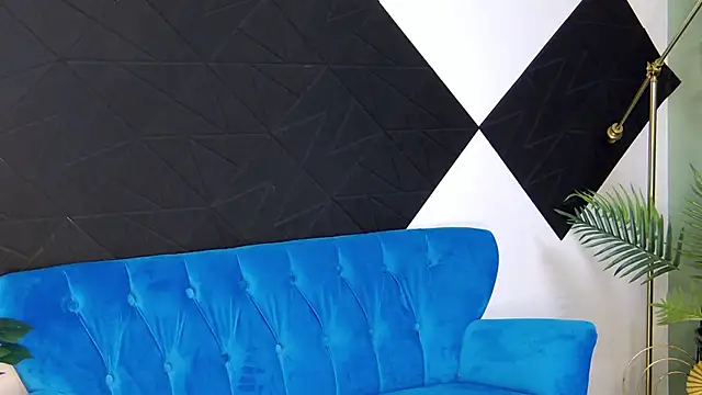 EvvaLovvia online show from 12/22/25, 05:07