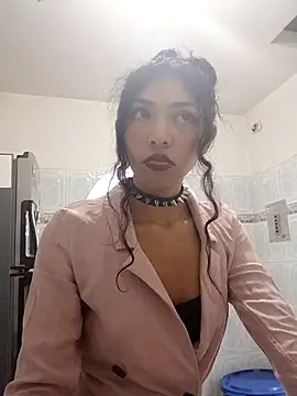 Snapshot of Emmaskinny chatting on 11/15/25, 10:47 Emmaskinny online show from 11/15/25, 10:47