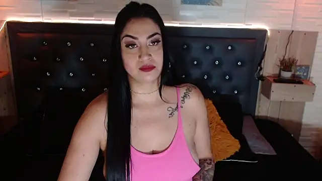 Snapshot of Scarlet_Desire chatting on 11/11/25, 02:01 Scarlet Desire online show from 11/11/25, 02:01