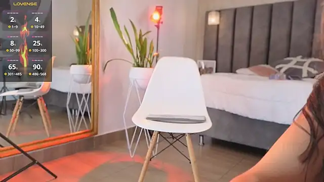 Tania Diaz  online show from 04/09/26, 07:42