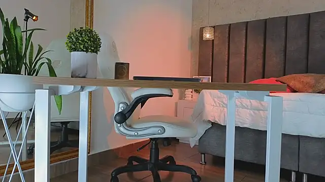 Tania Diaz  online show from 03/20/26, 07:37