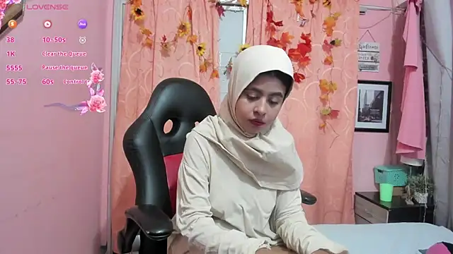 NaylaAbadi online show from 11/21/25, 12:37