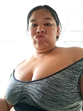 Snapshot of Sarahy- chatting on 07/17/26, 01:52 Sarahy- online show from 07/17/26, 01:52