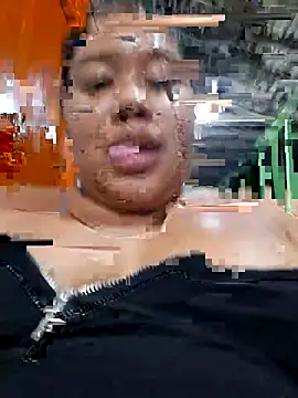 Snapshot of Sarahy- chatting on 05/01/26, 12:26 Sarahy- online show from 05/01/26, 12:26