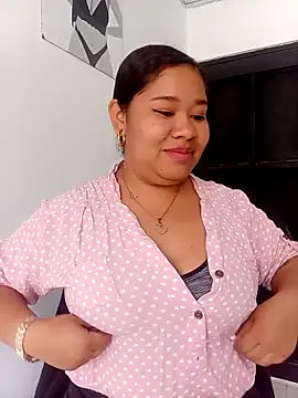 Snapshot of Sarahy- chatting on 11/11/25, 12:11 Sarahy- online show from 11/11/25, 12:11