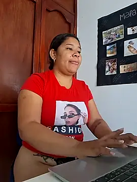 Snapshot of Sarahy- chatting on 02/11/26, 12:49 Sarahy- online show from 02/11/26, 12:49