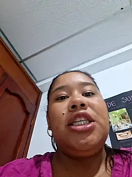 Snapshot of Sarahy- chatting on 02/23/26, 02:02 Sarahy- online show from 02/23/26, 02:02