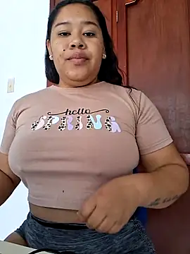 Snapshot of Sarahy- chatting on 04/23/26, 01:57 Sarahy- online show from 04/23/26, 01:57