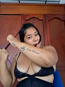 Snapshot of Sarahy- chatting on 02/23/26, 02:17 Sarahy- online show from 02/23/26, 02:17