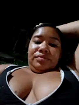 Snapshot of Sarahy- chatting on 04/27/26, 12:30 Sarahy- online show from 04/27/26, 12:30