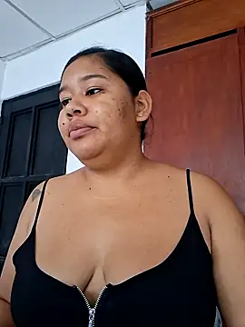 Snapshot of Sarahy- chatting on 06/03/26, 01:34 Sarahy- online show from 06/03/26, 01:34