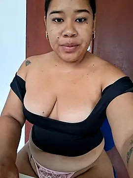 Snapshot of Sarahy- chatting on 02/01/26, 12:25 Sarahy- online show from 02/01/26, 12:25