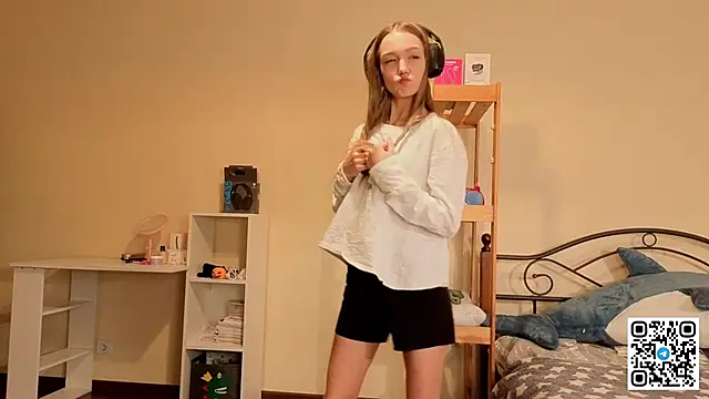 HoaPatton online show from 12/04/25, 11:09