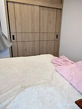 Snapshot of Sarah_Lark- chatting on 11/19/25, 01:16 Sarah Lark- online show from 11/19/25, 01:16